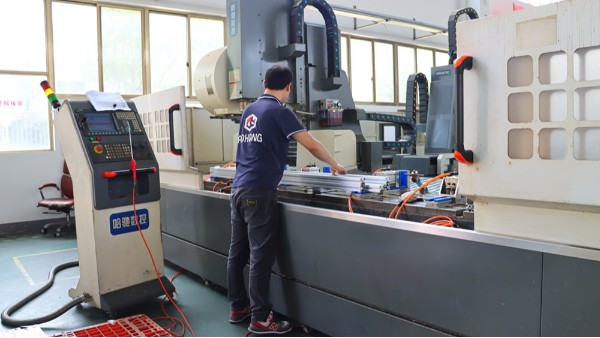 工業(yè)鋁材價(jià)格戰(zhàn)背后，技術(shù)博弈如何影響市場？